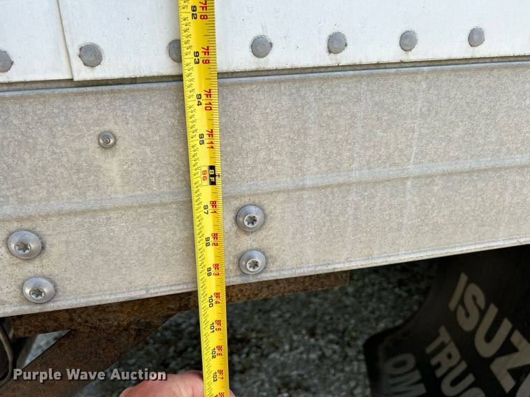 image for item NQ9839 2001 Isuzu FRR  box truck