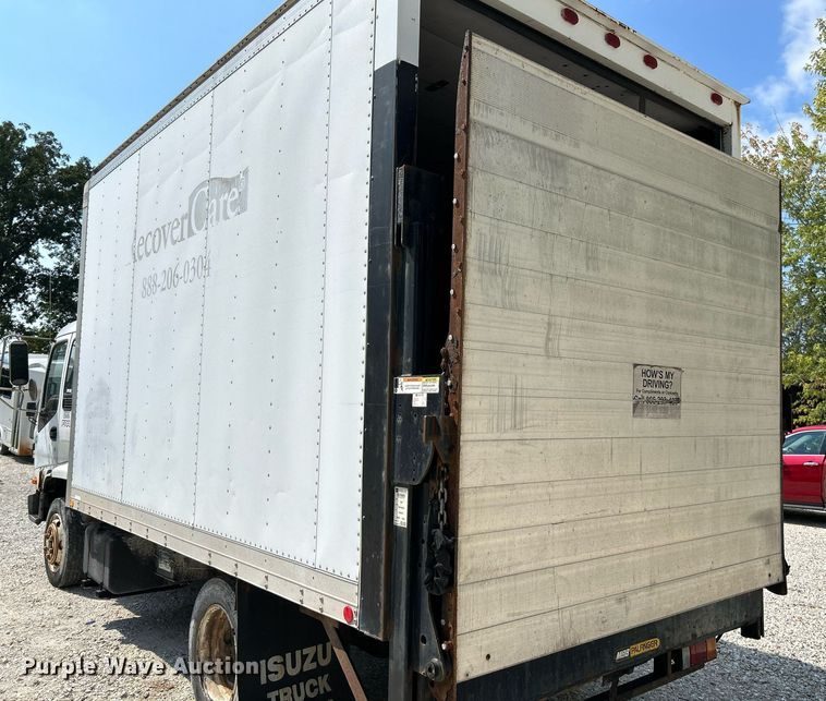 image for item NQ9839 2001 Isuzu FRR  box truck