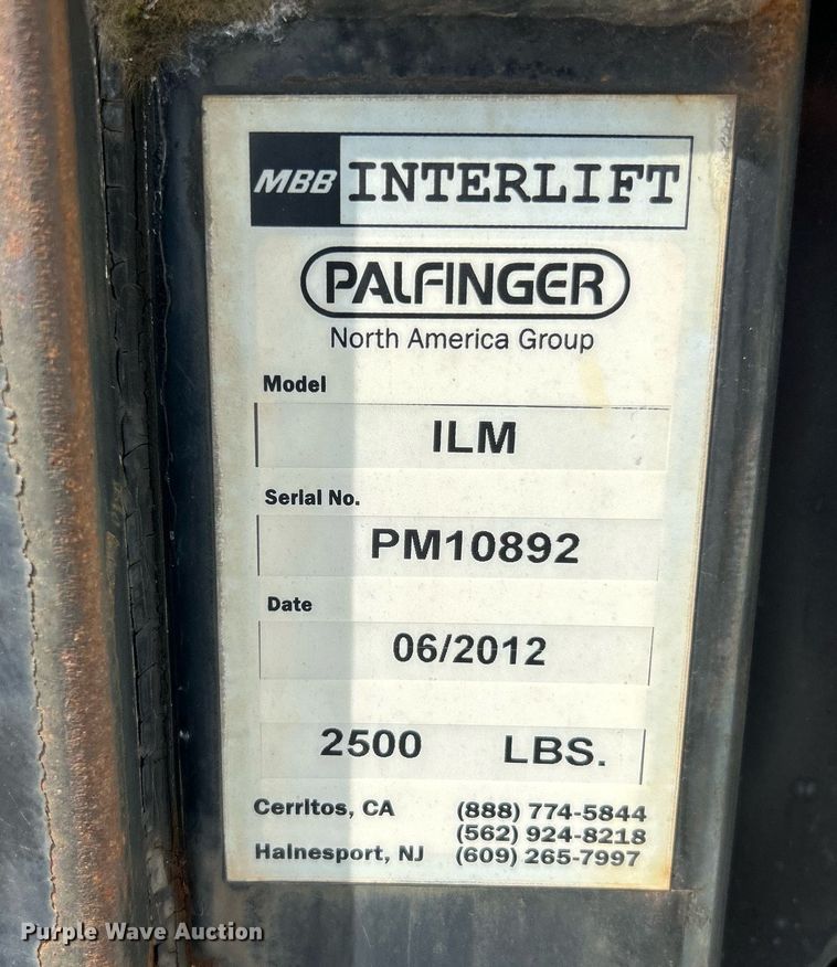 image for item NQ9839 2001 Isuzu FRR  box truck