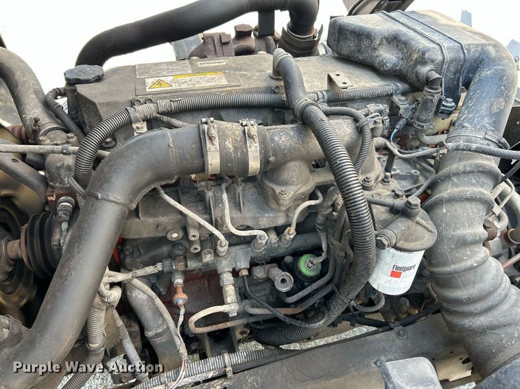 image for item NQ9839 2001 Isuzu FRR  box truck