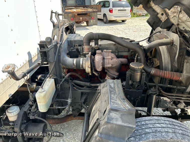 image for item NQ9839 2001 Isuzu FRR  box truck