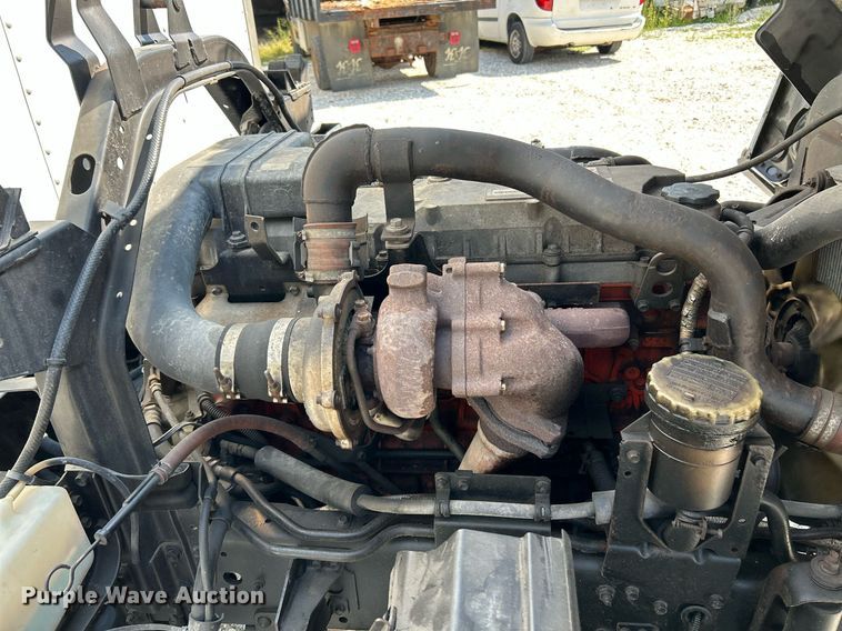 image for item NQ9839 2001 Isuzu FRR  box truck