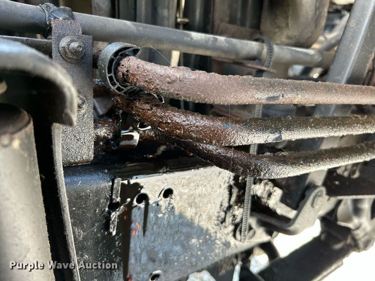 image for item NQ9839 2001 Isuzu FRR  box truck