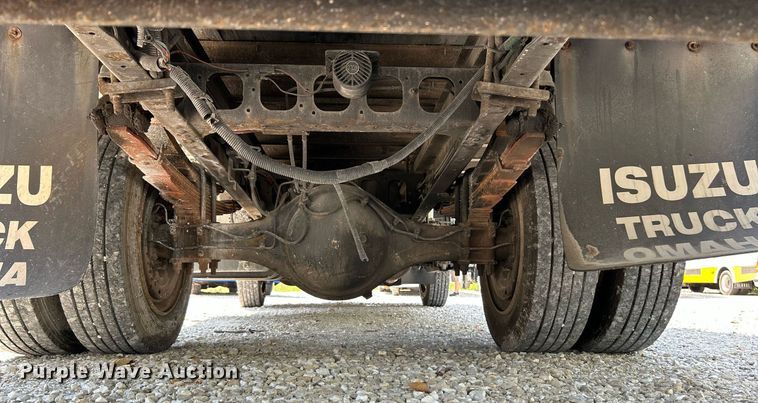 image for item NQ9839 2001 Isuzu FRR  box truck