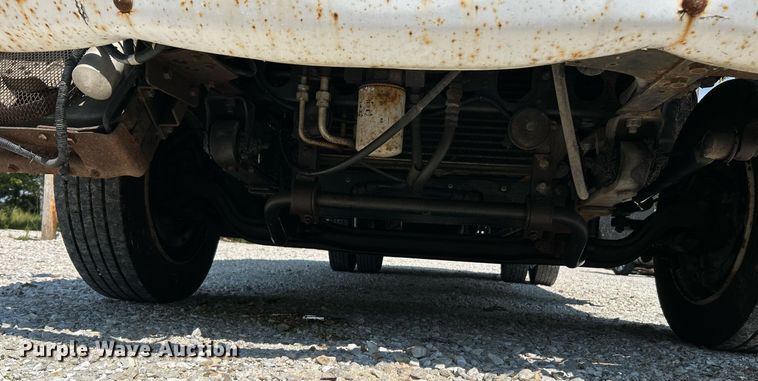 image for item NQ9839 2001 Isuzu FRR  box truck