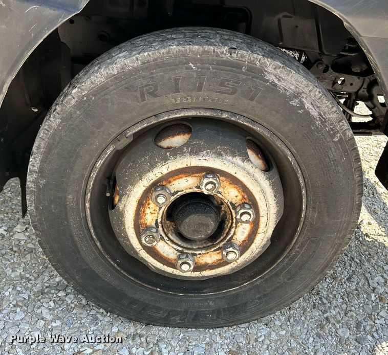 image for item NQ9839 2001 Isuzu FRR  box truck