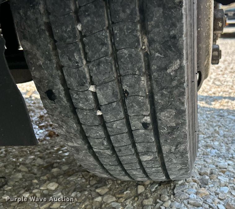 image for item NQ9839 2001 Isuzu FRR  box truck