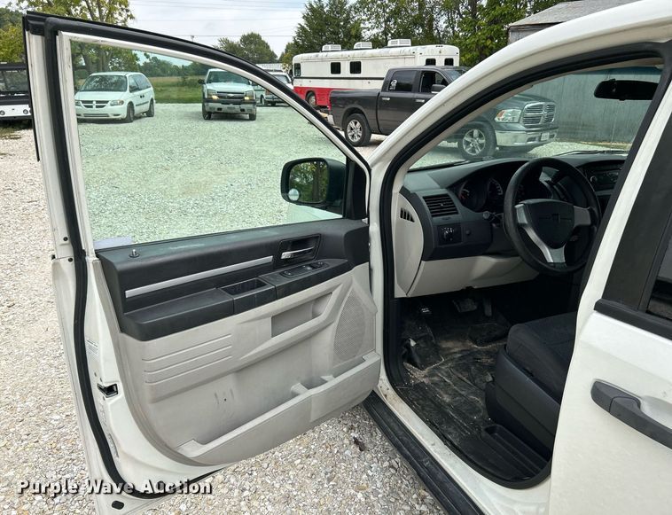 image for item NQ9840 2010 Dodge Grand Caravan  van