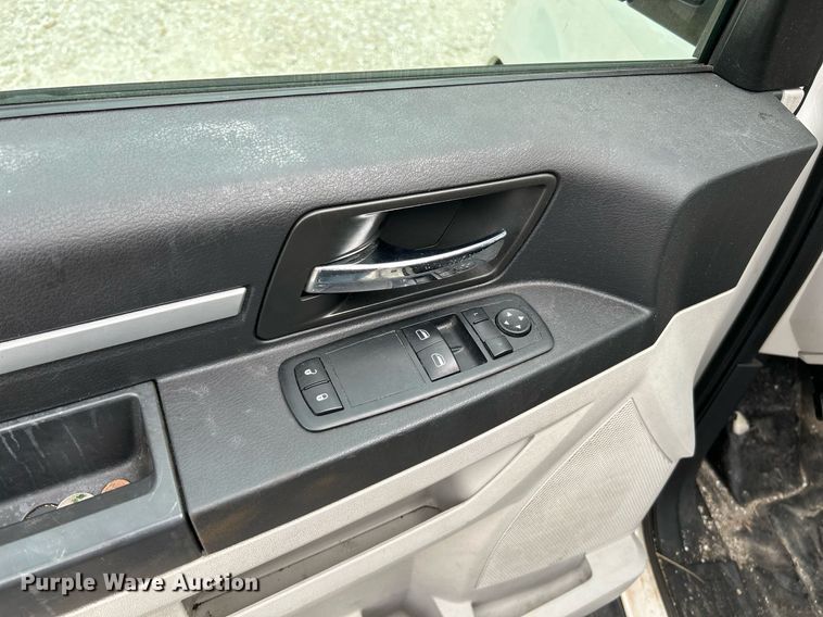 image for item NQ9840 2010 Dodge Grand Caravan  van