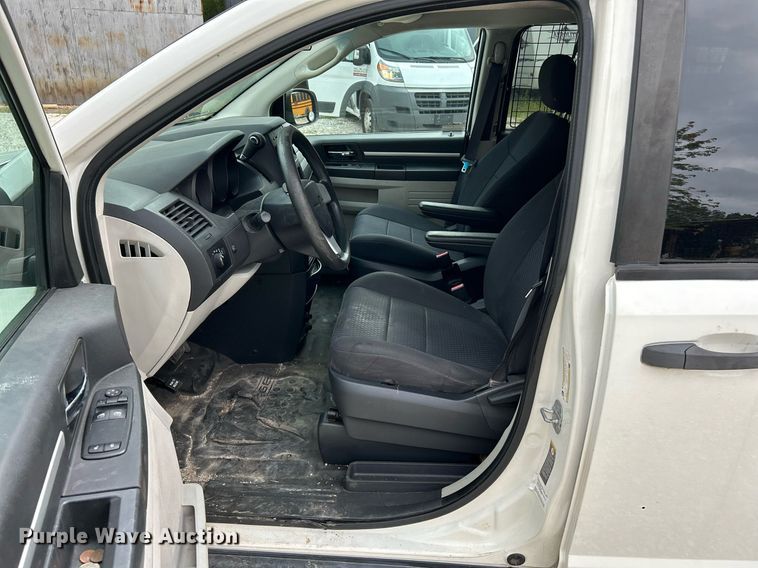 image for item NQ9840 2010 Dodge Grand Caravan  van