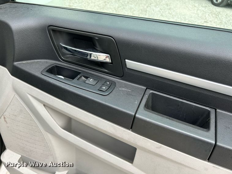 image for item NQ9840 2010 Dodge Grand Caravan  van