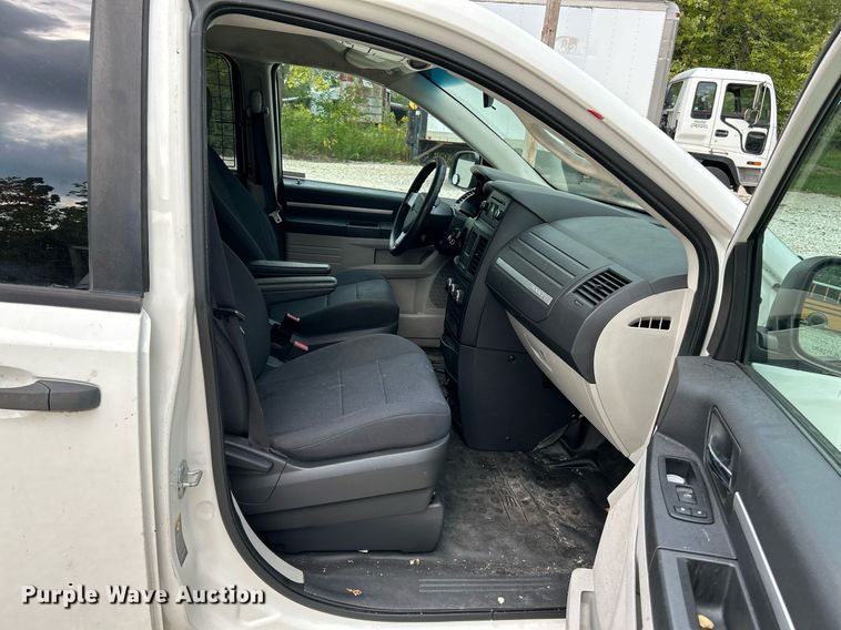image for item NQ9840 2010 Dodge Grand Caravan  van