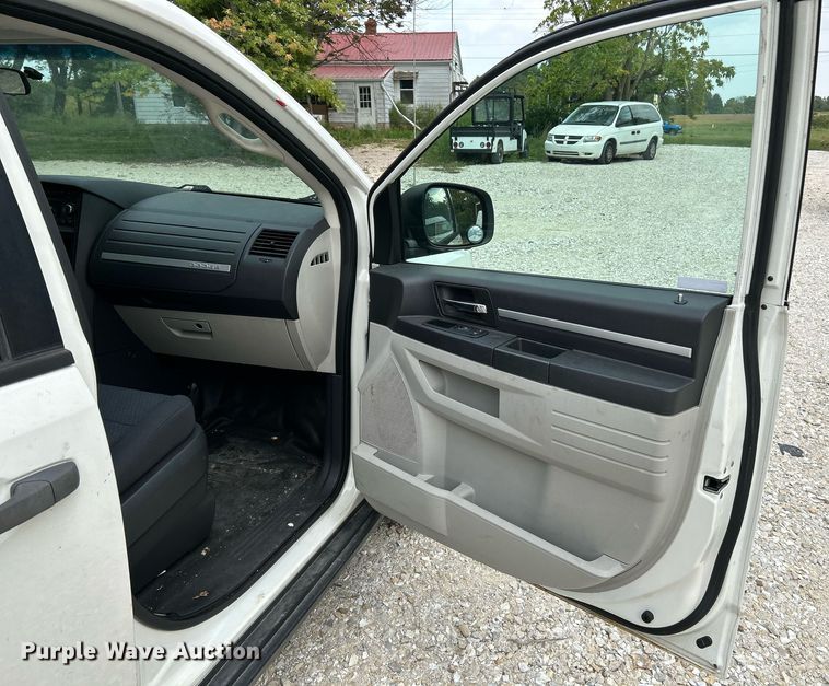 image for item NQ9840 2010 Dodge Grand Caravan  van