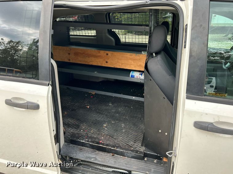 image for item NQ9840 2010 Dodge Grand Caravan  van