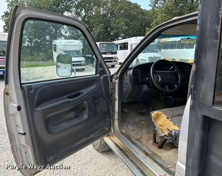 image for item NQ9842 1999 Dodge Ram 3500  dump bed pickup truck