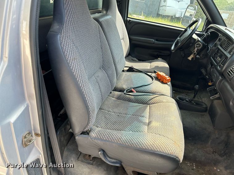 image for item NQ9842 1999 Dodge Ram 3500  dump bed pickup truck