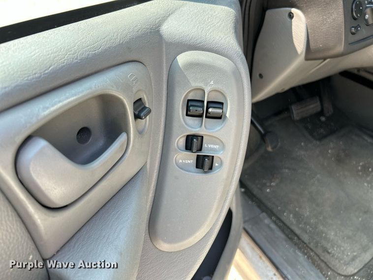 image for item NQ9843 2006 Dodge Grand Caravan  van