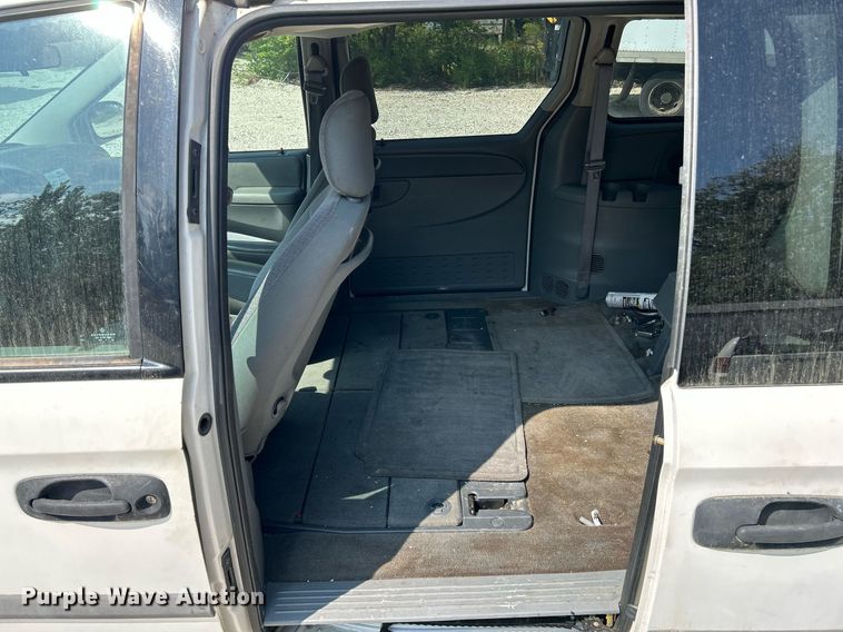 image for item NQ9843 2006 Dodge Grand Caravan  van