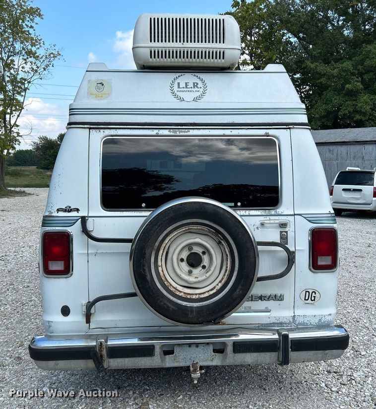 image for item NQ9844 1990 Dodge Ram  RV