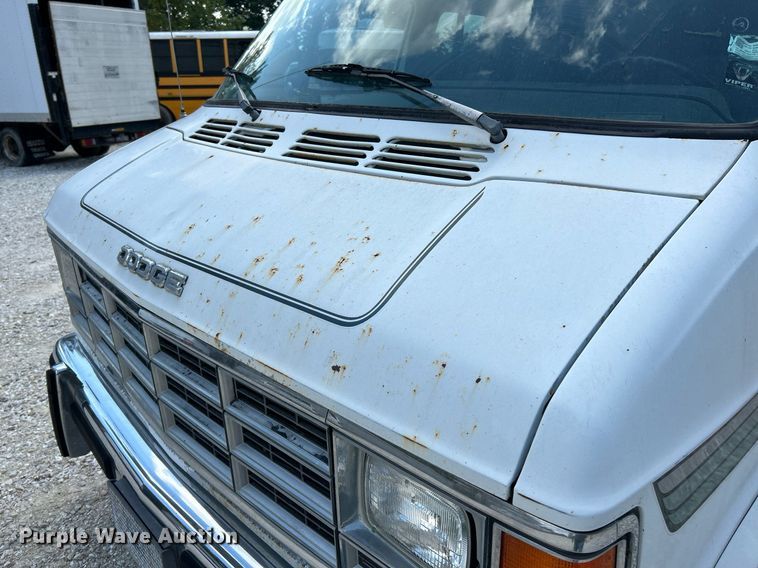 image for item NQ9844 1990 Dodge Ram  RV
