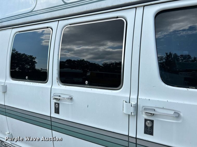 image for item NQ9844 1990 Dodge Ram  RV