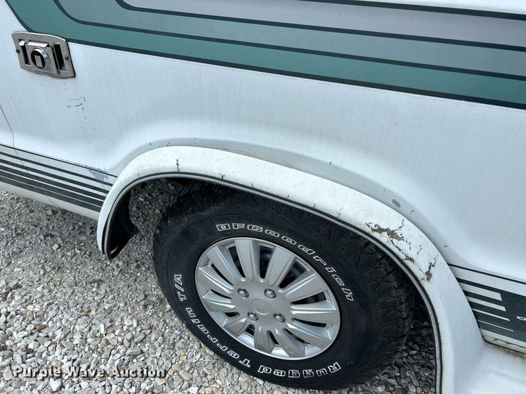 image for item NQ9844 1990 Dodge Ram  RV