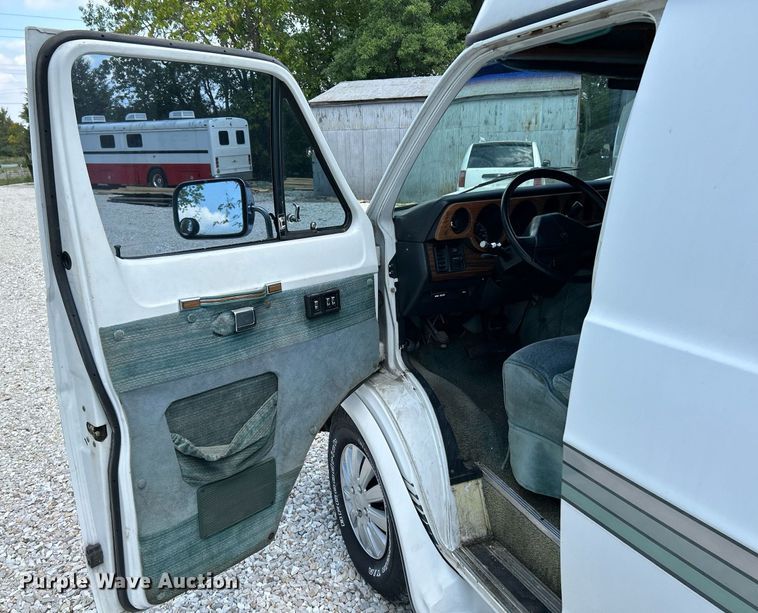 image for item NQ9844 1990 Dodge Ram  RV