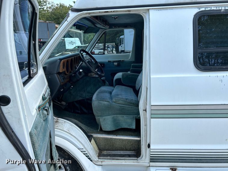 image for item NQ9844 1990 Dodge Ram  RV