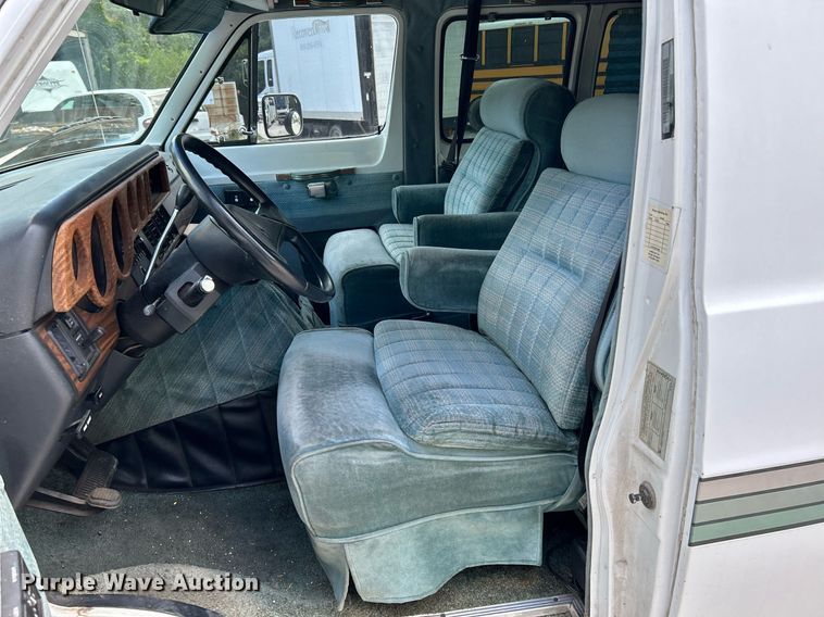 image for item NQ9844 1990 Dodge Ram  RV