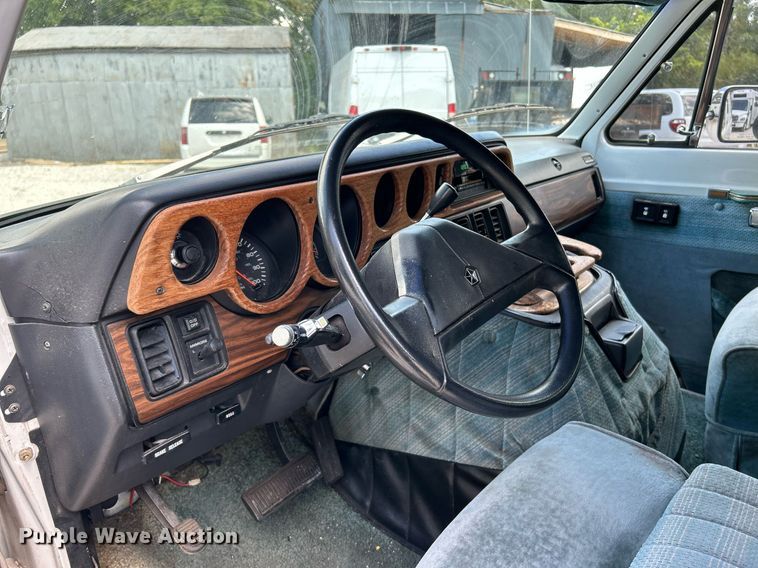 image for item NQ9844 1990 Dodge Ram  RV