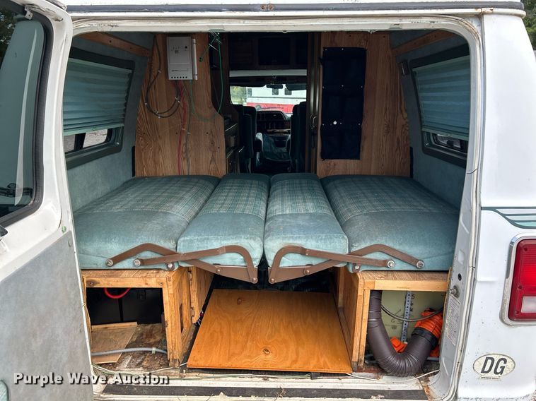 image for item NQ9844 1990 Dodge Ram  RV