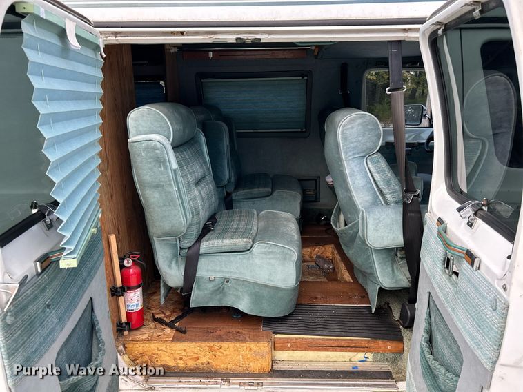 image for item NQ9844 1990 Dodge Ram  RV