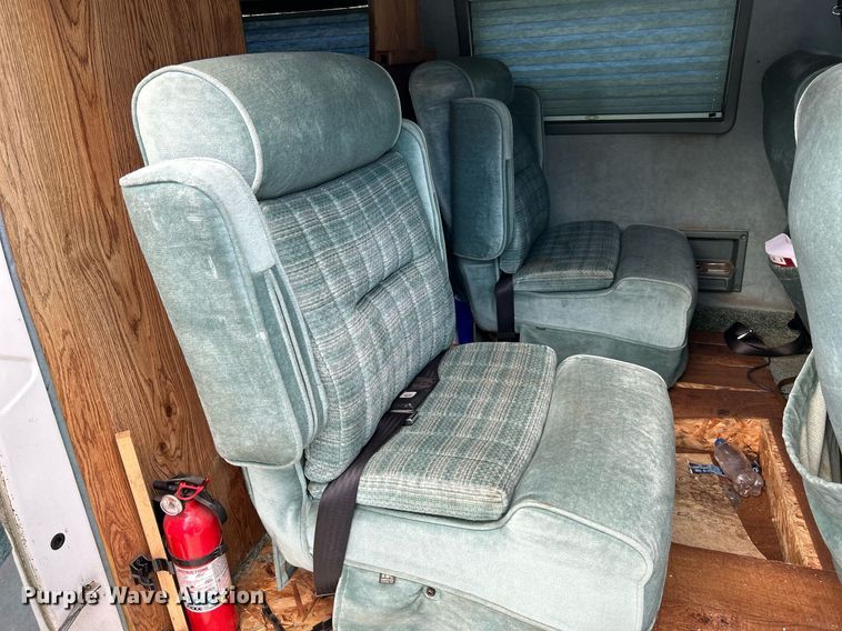 image for item NQ9844 1990 Dodge Ram  RV