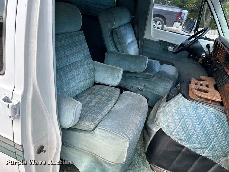 image for item NQ9844 1990 Dodge Ram  RV