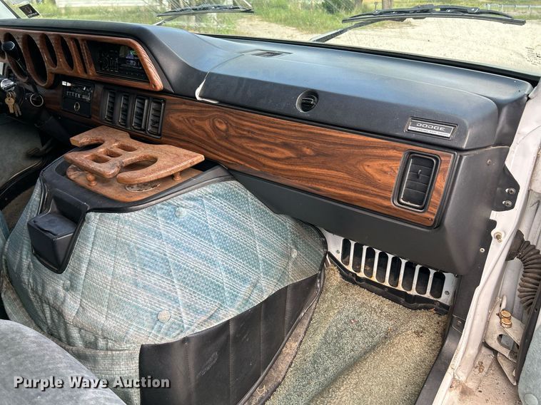 image for item NQ9844 1990 Dodge Ram  RV