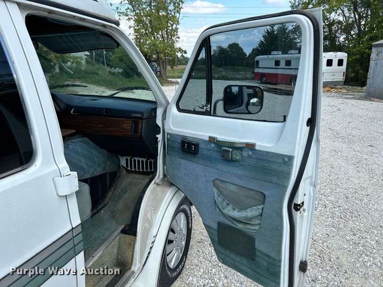 image for item NQ9844 1990 Dodge Ram  RV