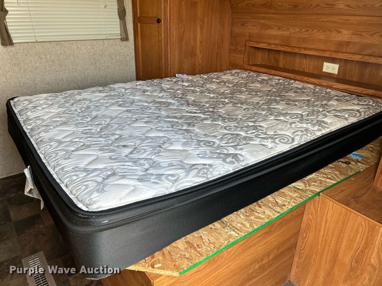 image for item NQ9848 2012 Heartland Northcountry  camper