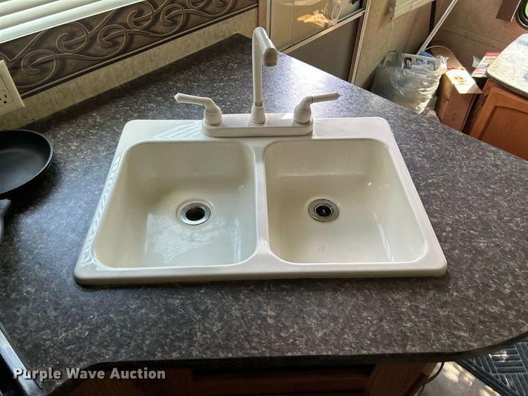 image for item NQ9848 2012 Heartland Northcountry  camper