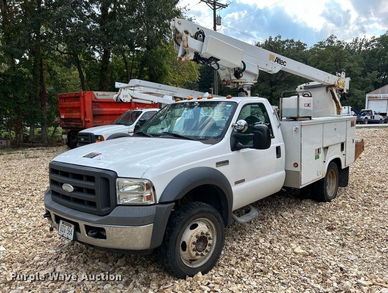 image for item NQ9849 2005 Ford F450 Super Duty XL  bucket truck