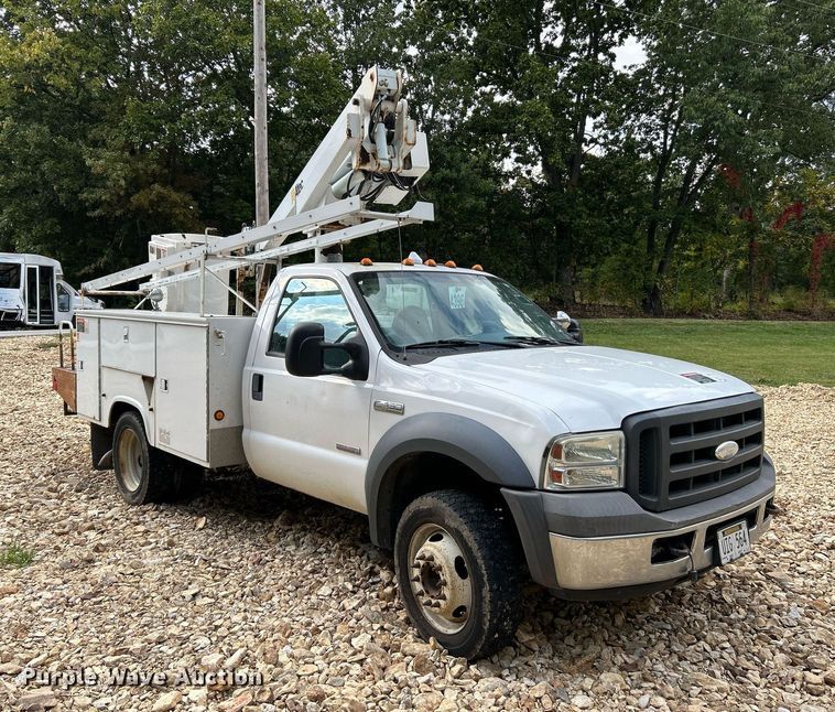 image for item NQ9849 2005 Ford F450 Super Duty XL  bucket truck