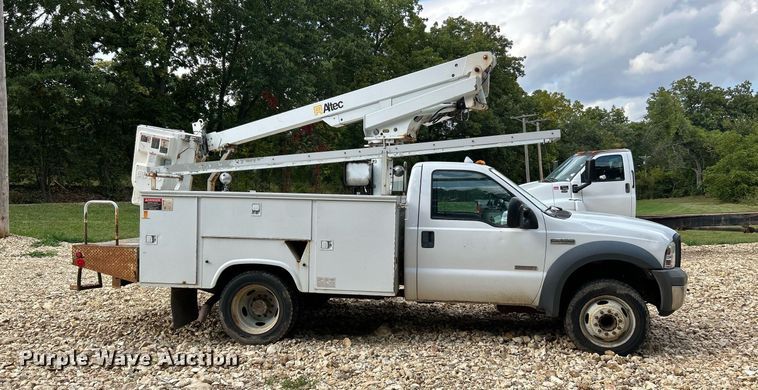 image for item NQ9849 2005 Ford F450 Super Duty XL  bucket truck