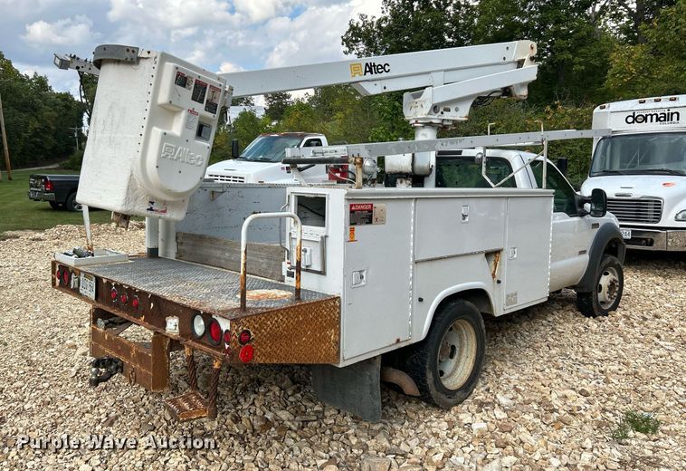 image for item NQ9849 2005 Ford F450 Super Duty XL  bucket truck