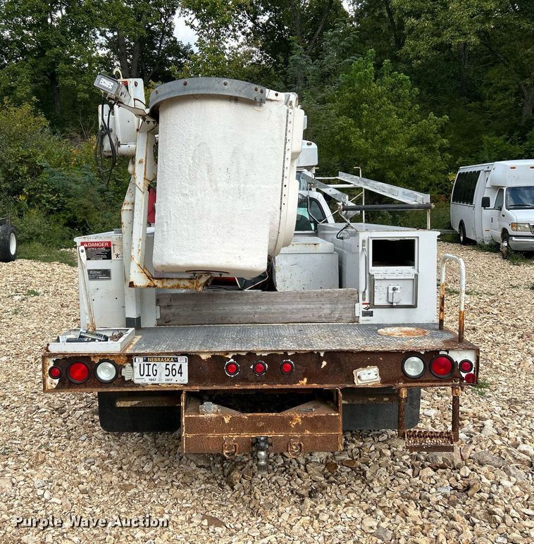 image for item NQ9849 2005 Ford F450 Super Duty XL  bucket truck