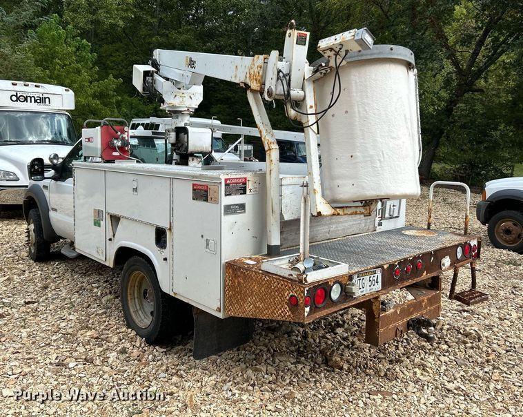 image for item NQ9849 2005 Ford F450 Super Duty XL  bucket truck