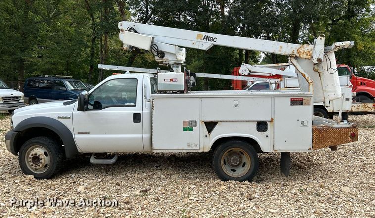 image for item NQ9849 2005 Ford F450 Super Duty XL  bucket truck