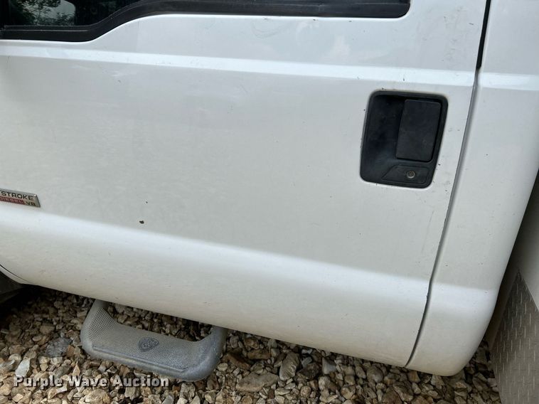 image for item NQ9849 2005 Ford F450 Super Duty XL  bucket truck