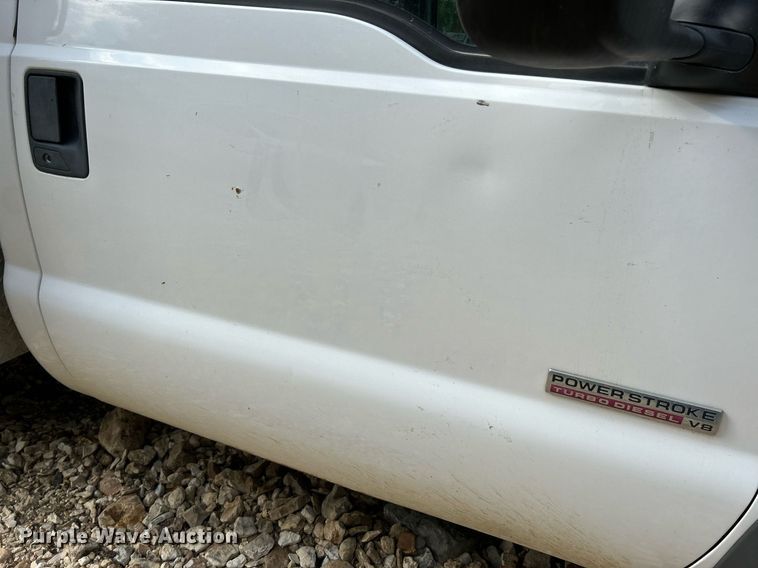 image for item NQ9849 2005 Ford F450 Super Duty XL  bucket truck