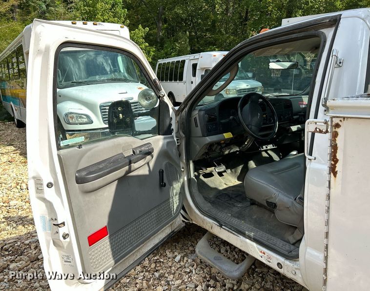 image for item NQ9849 2005 Ford F450 Super Duty XL  bucket truck