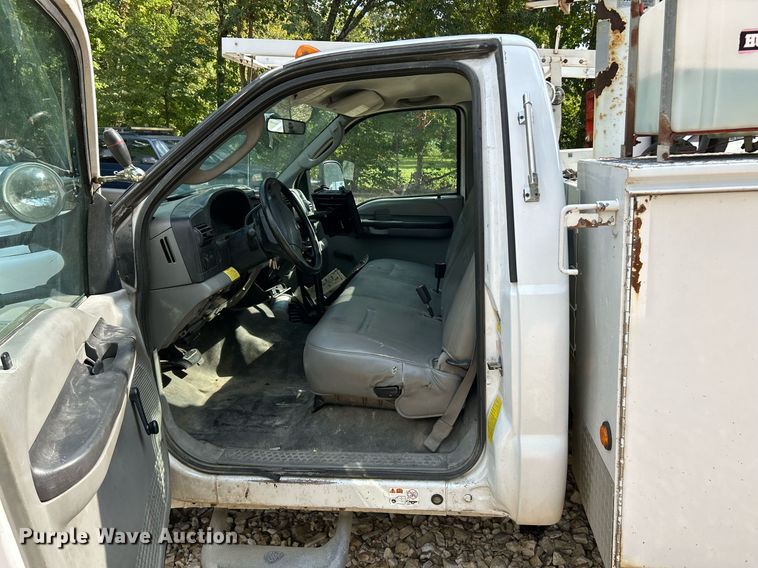 image for item NQ9849 2005 Ford F450 Super Duty XL  bucket truck