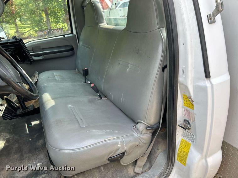 image for item NQ9849 2005 Ford F450 Super Duty XL  bucket truck